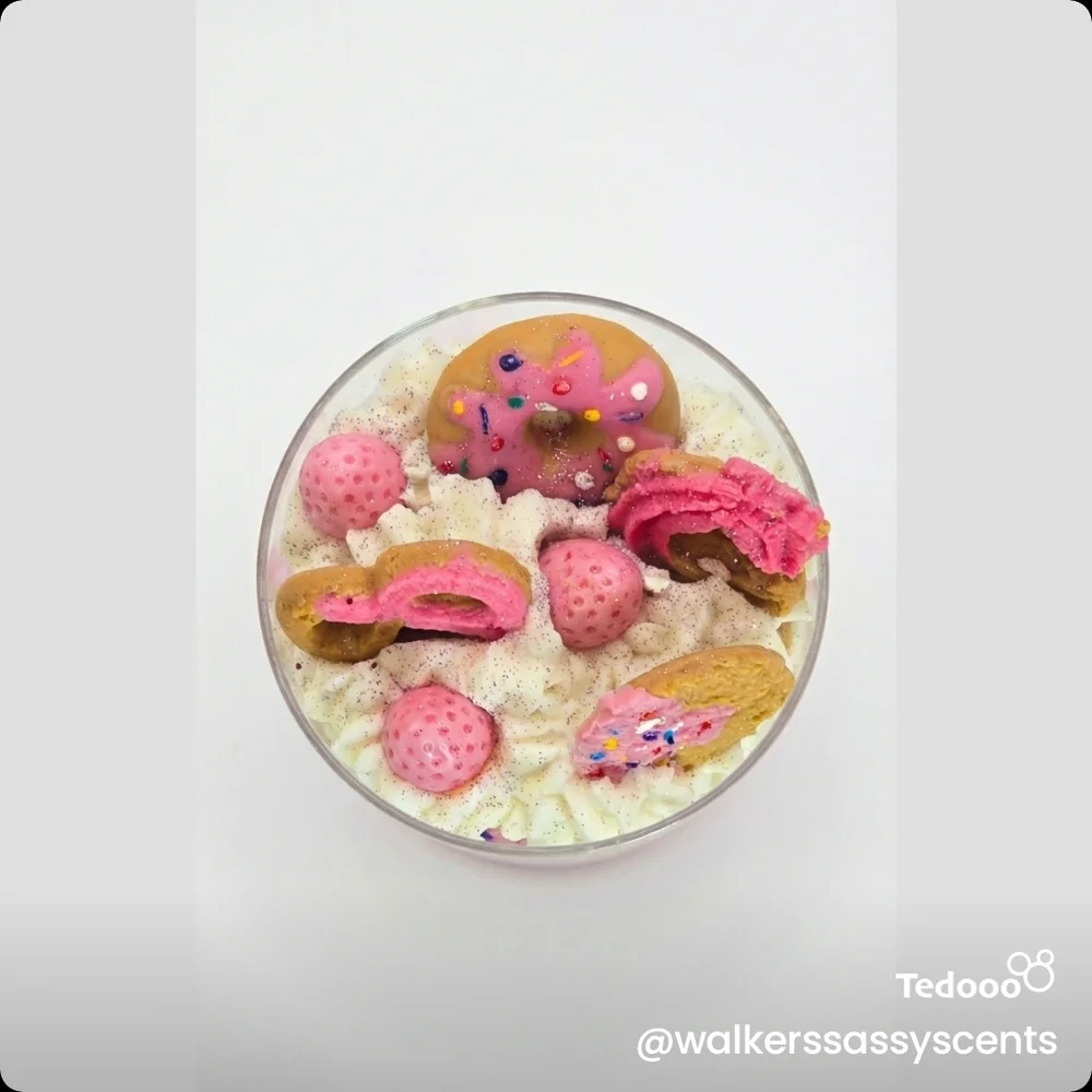 Strawberry Cake Pop Candle - Picture 3 of 4